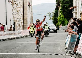 Stage 3 - Euskal Emakumeen Bira: Blaak wins stage 3