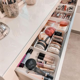 Makeup drawer with drawer organizers