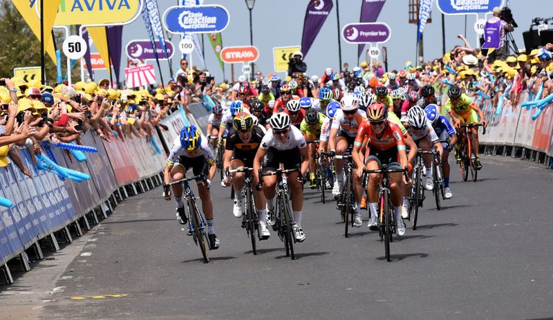 Lizzie Armitstead (Boels Dolmans) about to lift her arms in celebration of the victory