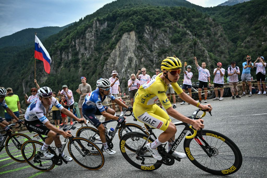  Tadej Pogacar wearing the overall leader&#039;s yellow jersey on Stage 19 of the 2024 TDF