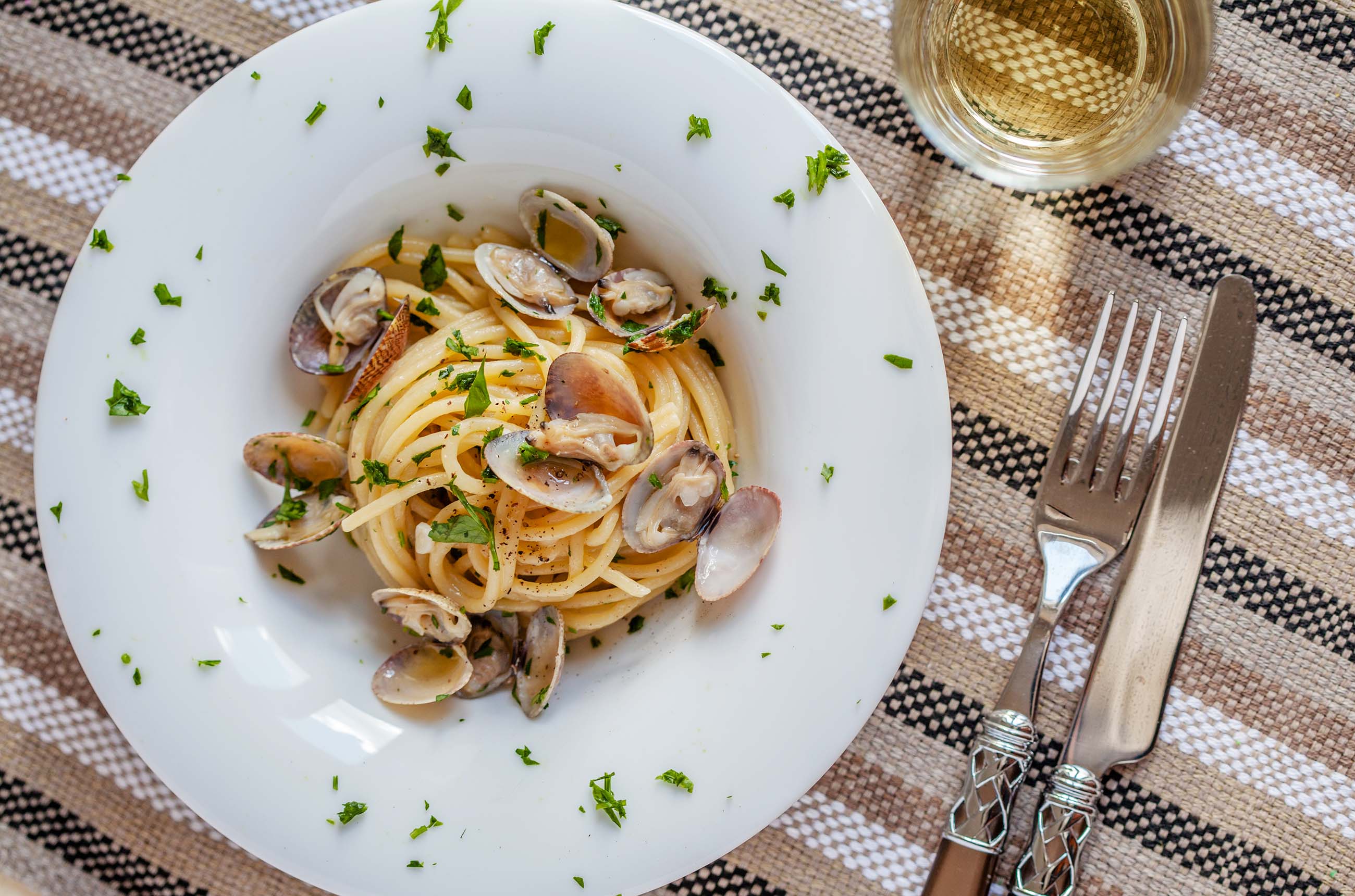 Spaghetti alle vongole pasta with white wine