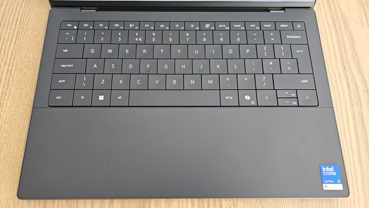 The XPS 14 (2026) on a desk