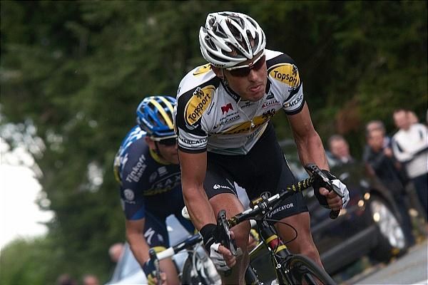 Preben Van Hecke (Topsport Vlaanderen-Mercator) leads the break.