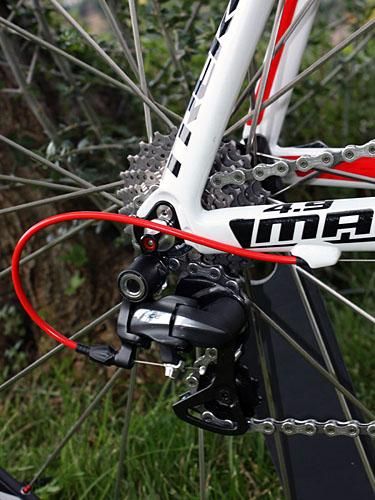 The 4 Series Madone frames use external cable routing.