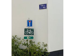 Family cycling holiday in Île de Ré was easy to navigate following this typical cycle path signage in the image
