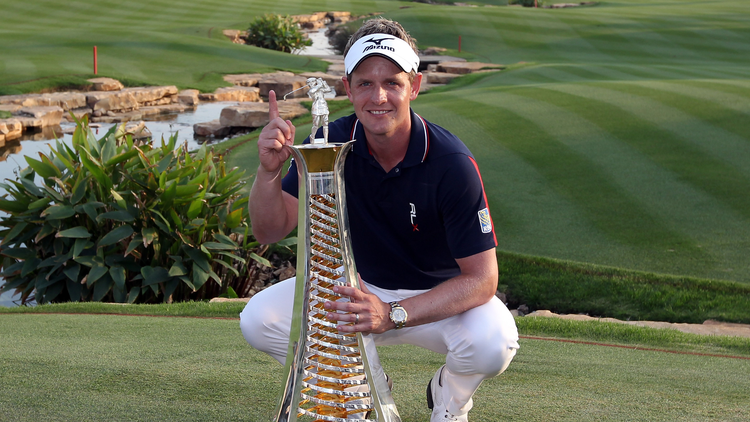 Luke Donald with the Race to Dubai trophy