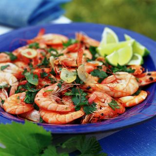 seafood prawns in blue plate