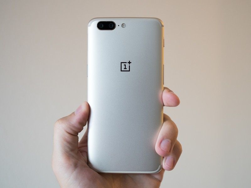 OnePlus 5 in soft gold