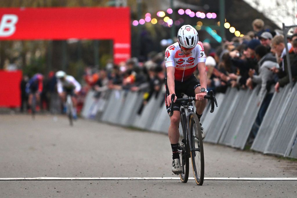 ANTWERP BELGIUM DECEMBER 23 Eli Iserbyt of Belgium and Team Pauwels Sauzen Bingoal crosses the finish line on third place during the 17th UCI Cyclocross World Cup Antwerpen 2023 Mens Elite on December 23 2023 in Antwerp Belgium Photo by Luc ClaessenGetty Images