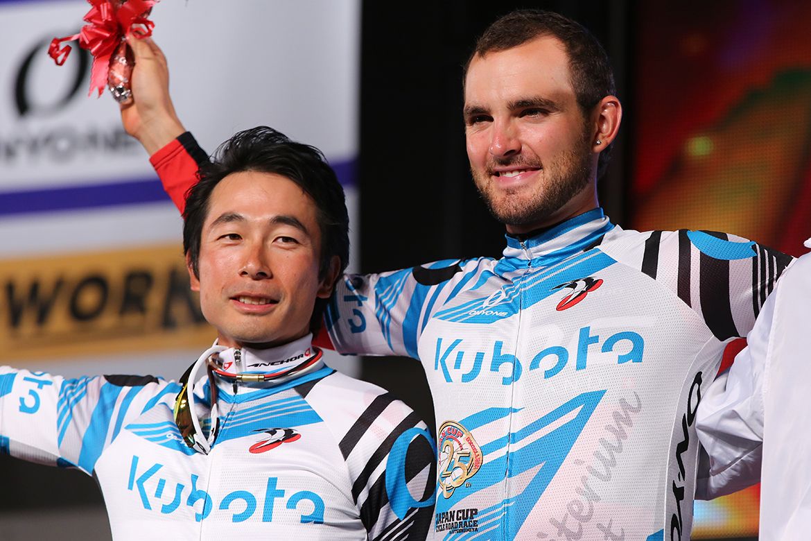 Kazuo Inoue and Joey Rosskopf on the intermediate sprint podium
