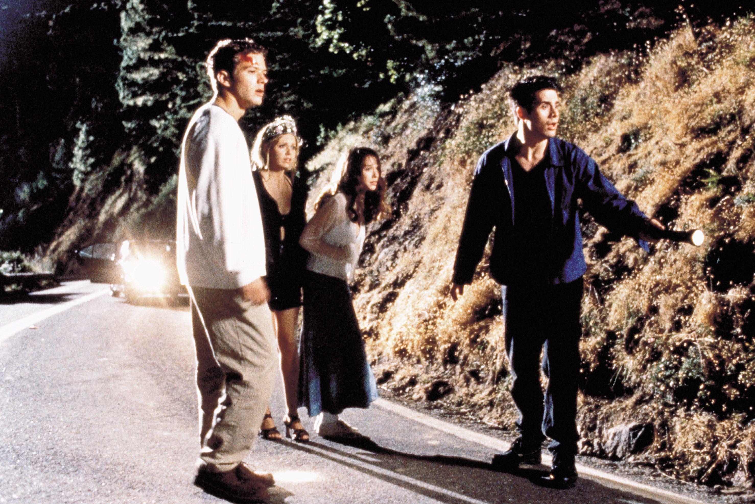 Ryan Phillippe, Sarah Michelle Gellar, Jennifer Love Hewitt, and Freddie Prinze Jr. on the road after the car crash scene in 'I Know What You Did Last Summer'