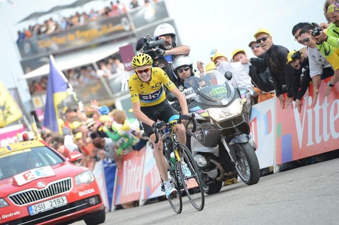 Christopher Froome (Sky) arrived to the top of Mont Ventoux alone