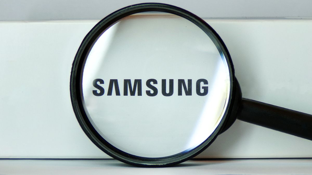 Indian offline retailers allege Samsung of favouring online sales