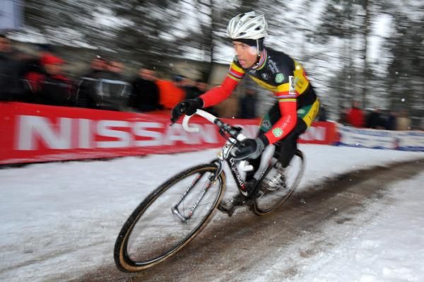 Sven Nys plows a path through the Kalmthout snow