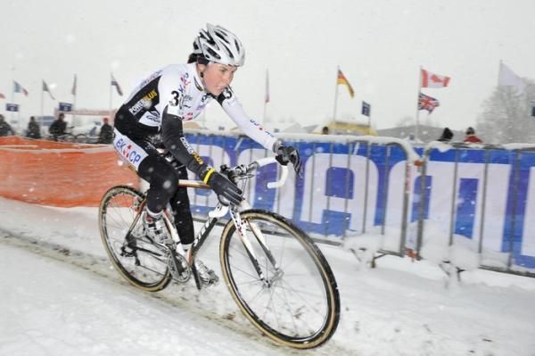 Belgian Sanne Cant mid-race