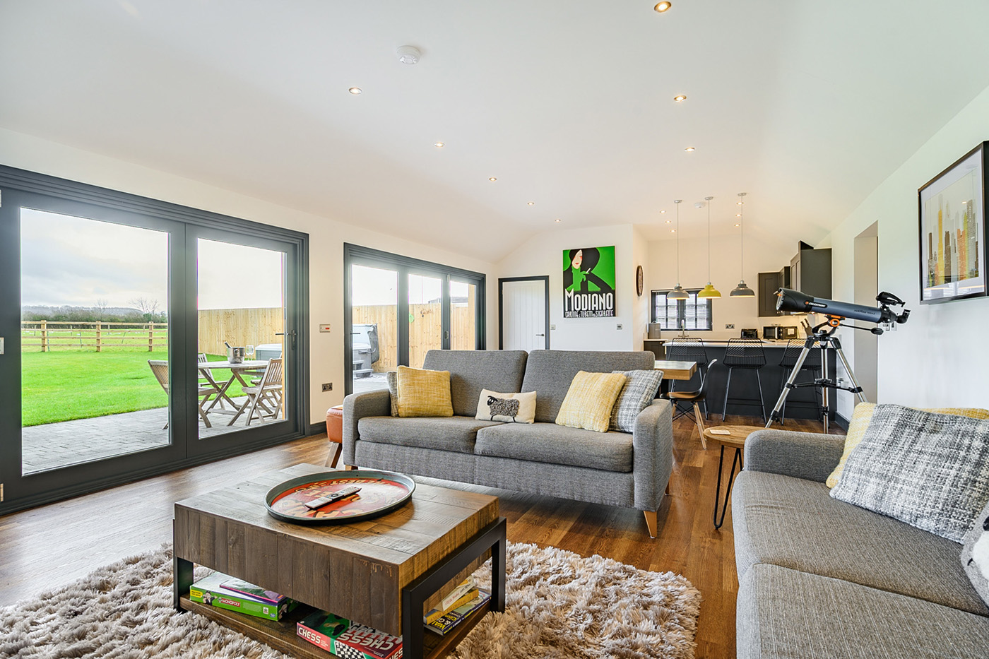 8487037-interior27