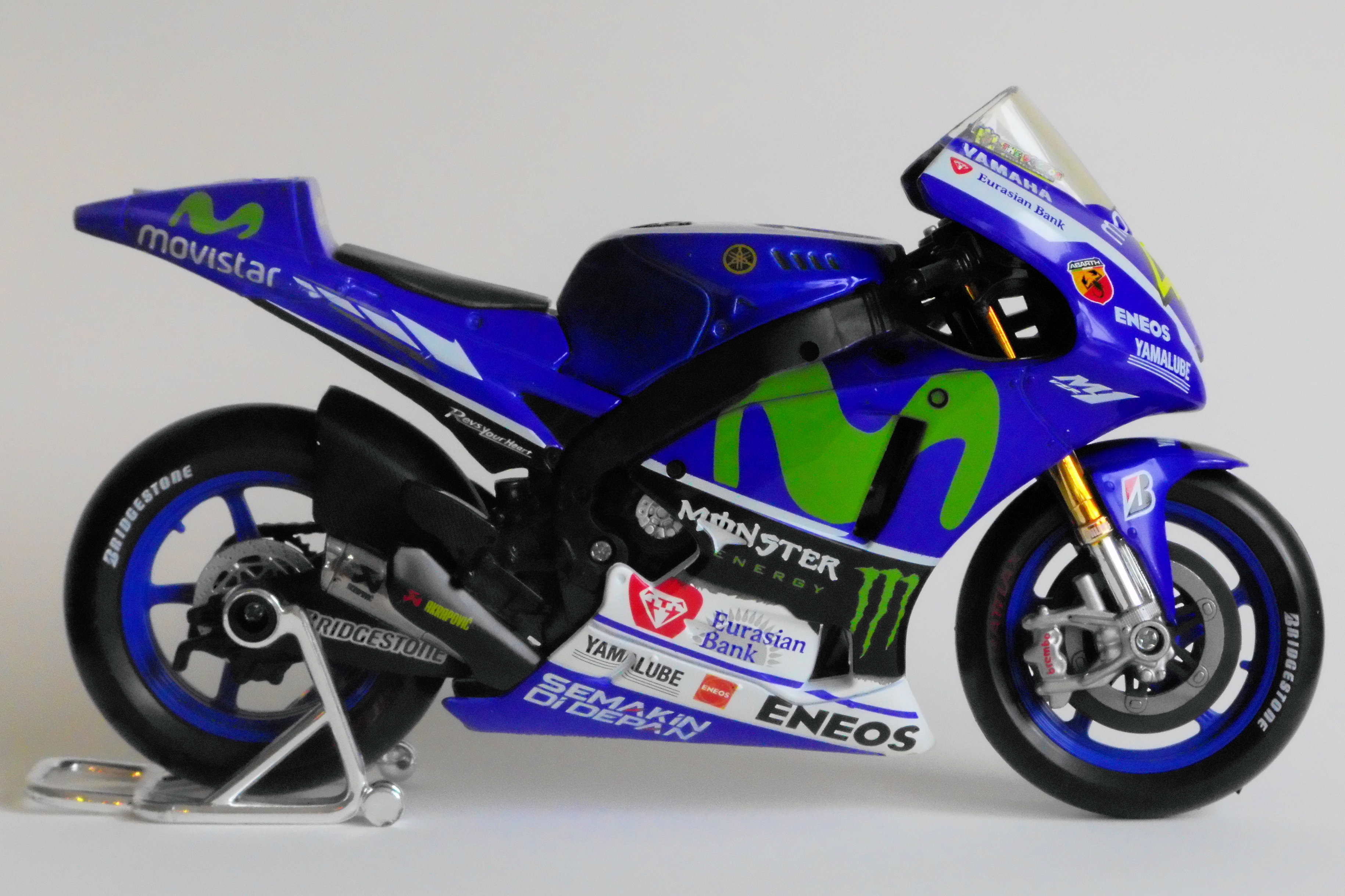 Yashica City 200 sample shots, image noise