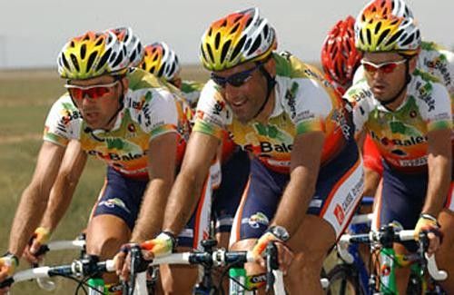Paco Mancebo's Illes Balears team protect their leader as much as they can.