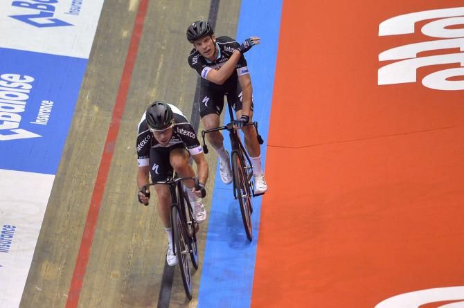Iljo Keisse sends Mark Cavendish speedin away