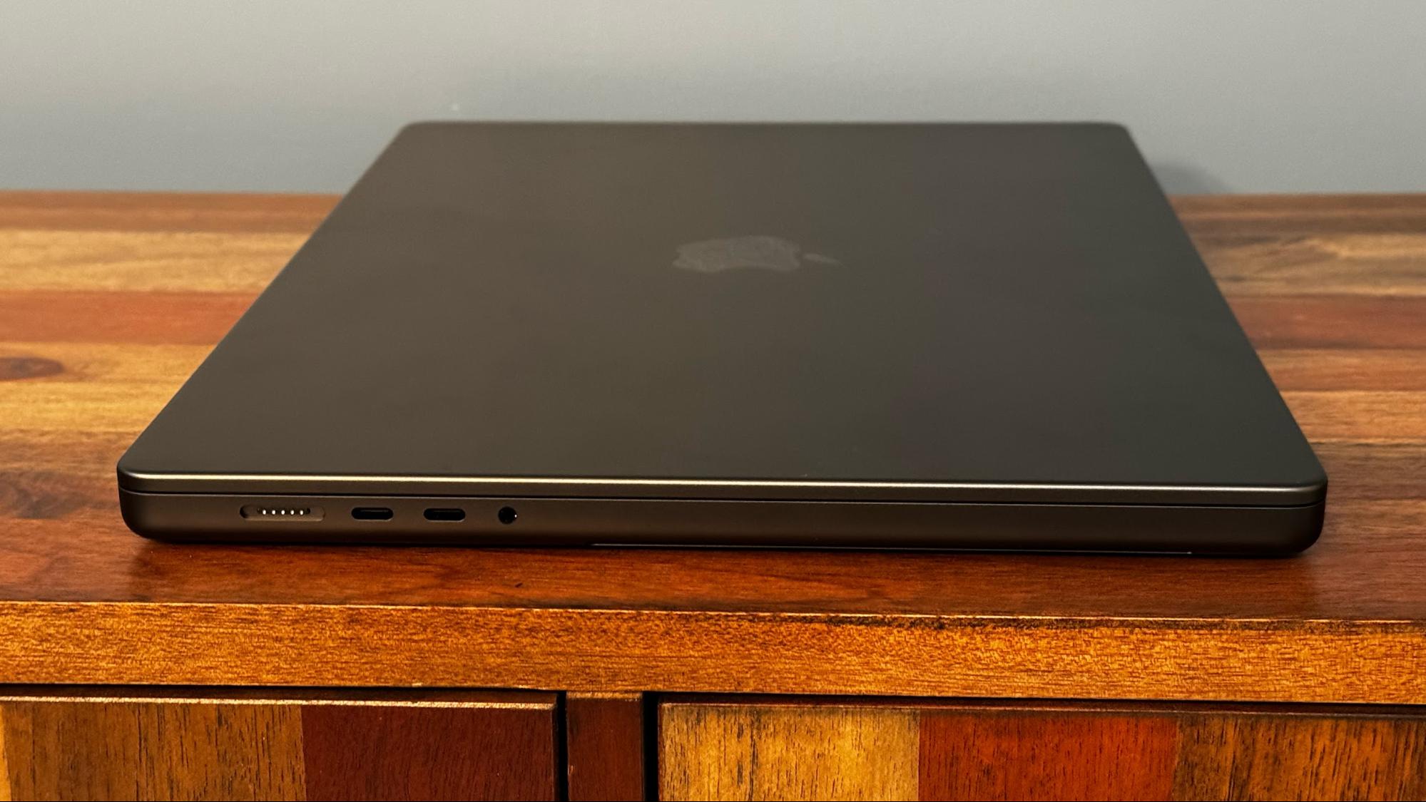 Apple MacBook Pro 16 (Late 2023)