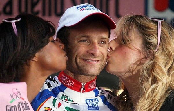 Kisses for stage winner Michele Scarponi.
