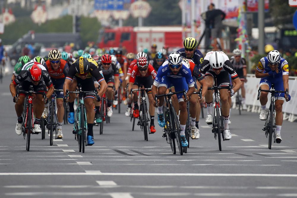 Fernando Gaviria (Quick-Step Floors) started his sprint early