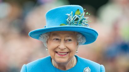 Queen jubilee emoji - Queen Elizabeth II tours Queen Mother Square on October 27, 2016 in Poundbury, Dorset.