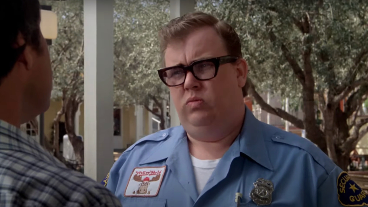 John Candy makes a face of questioning in National Lampoon's Vacation.