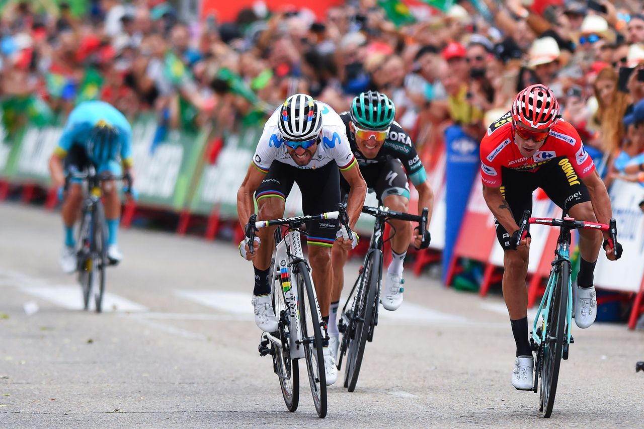 Valverde and Roglič sprint for the line on stage 18
