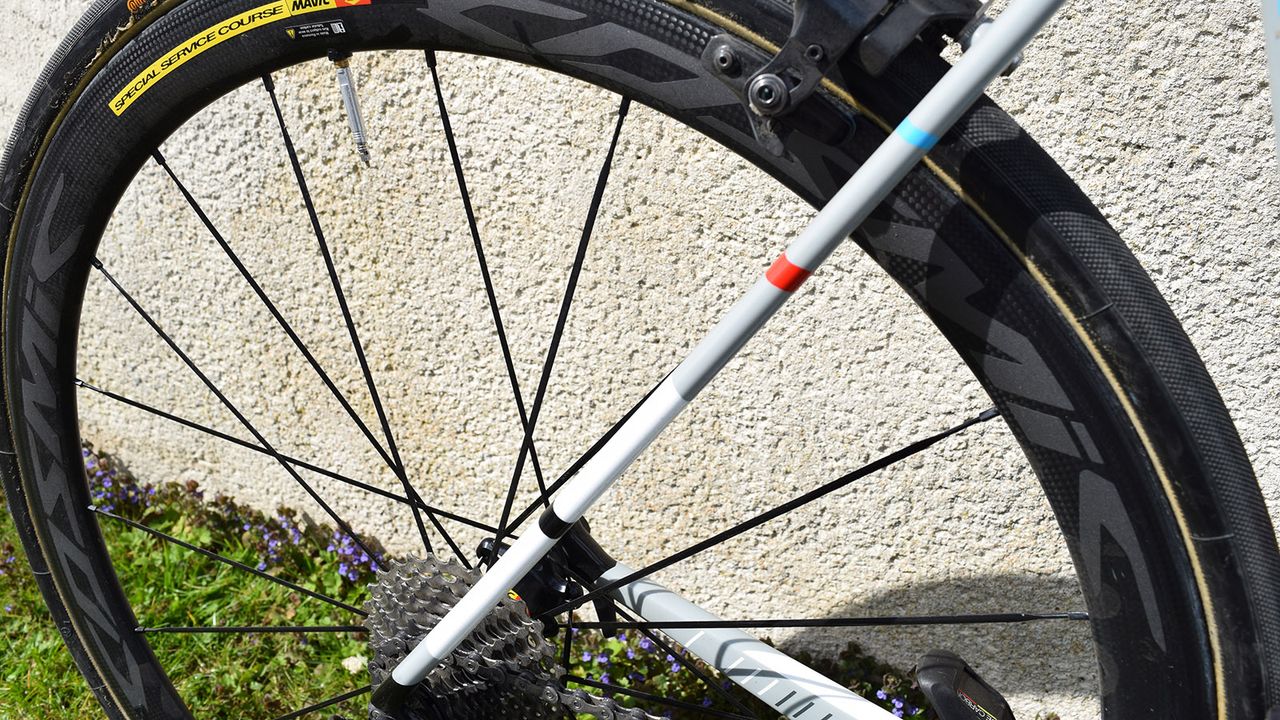 Thin seat stays are decorated with small blocks of colour