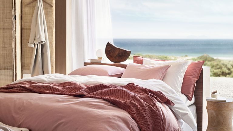 5 S From The H M That Will Update Your Bedroom Instantly Real Homes - H M Duvet Cover Canada