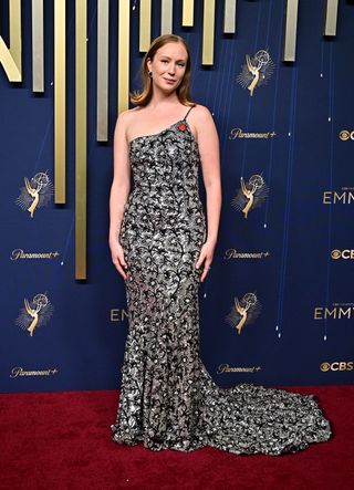 Hannah Einbinder Wears Her Glitziest Emmys Dress of All Time on the