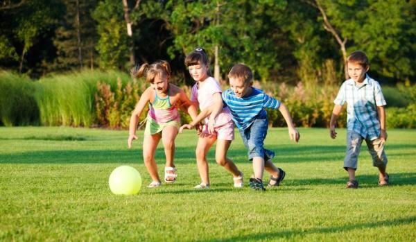 children playing ball