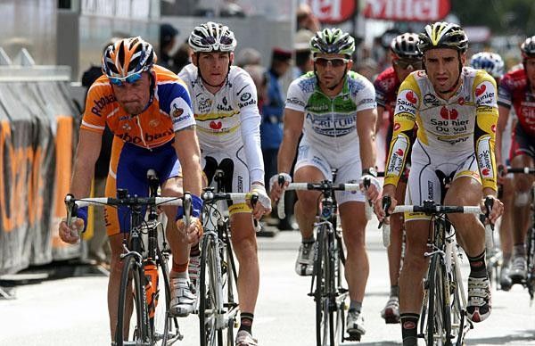 Denis Menchov has re-signed with Rabobank