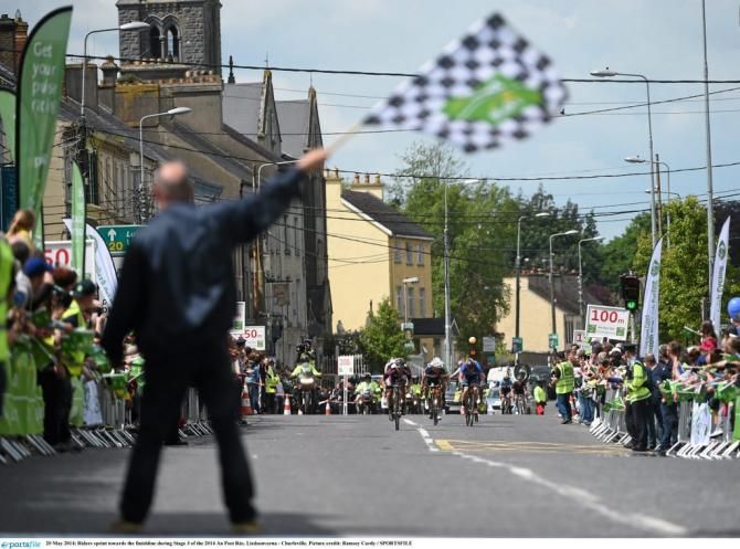 Riders sprint towards the finishline during Stage 3