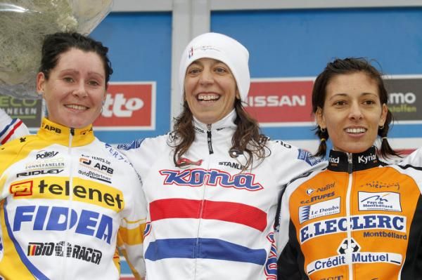 Elite women's podium (l-r): Nikki Harris, Helen Wyman, Lucie Chainel