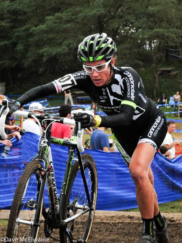 Nicole Duke (Cannondale) running the steps with the race lead