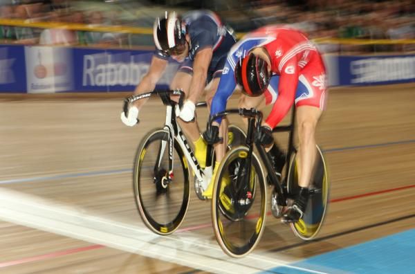 Chris Hoy (Great Britain) levels the bronze medal final at 1-1 with Frenchman Mickael Bourgain.