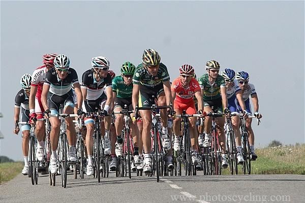 The peloton makes its way from Abbeville to Roisel.