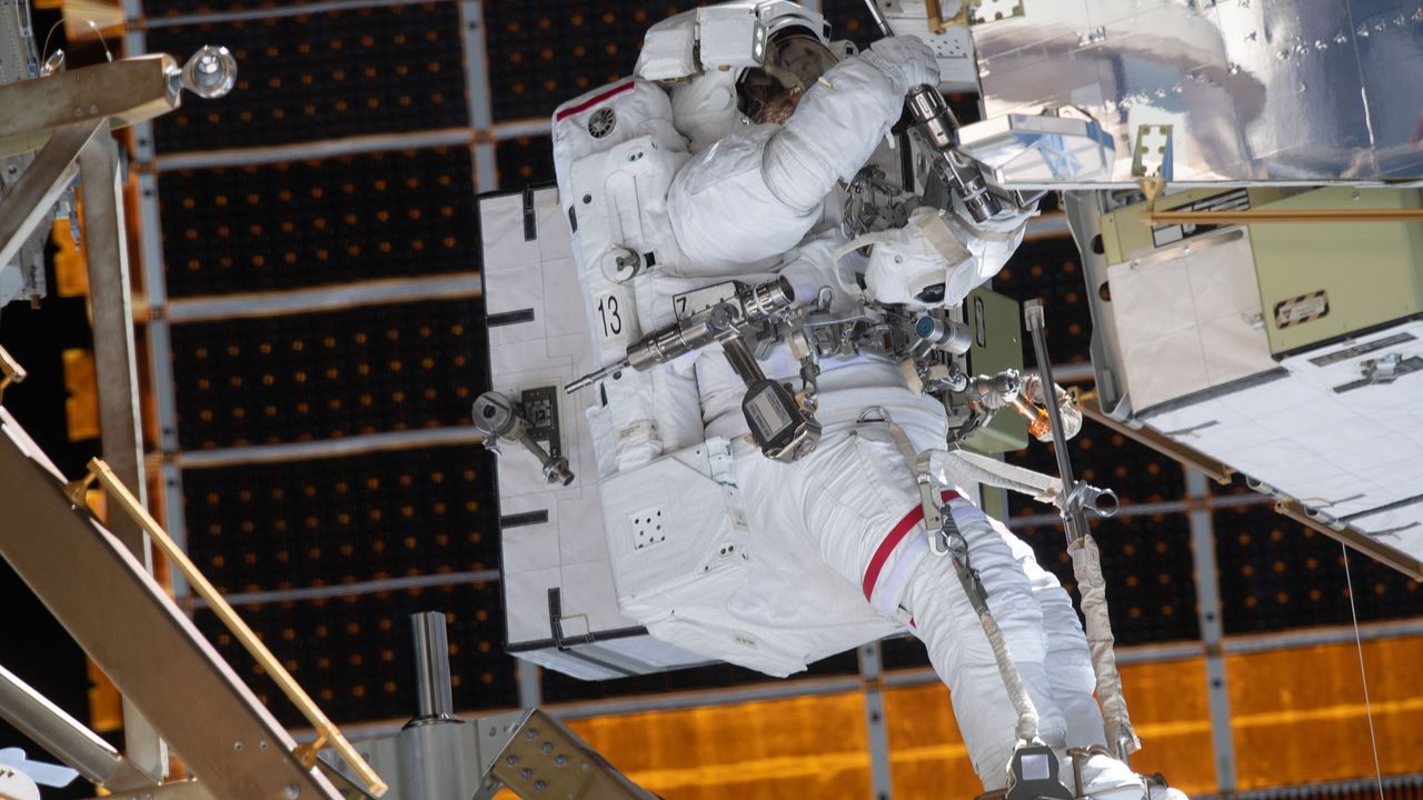 expedition 61 spacewalks