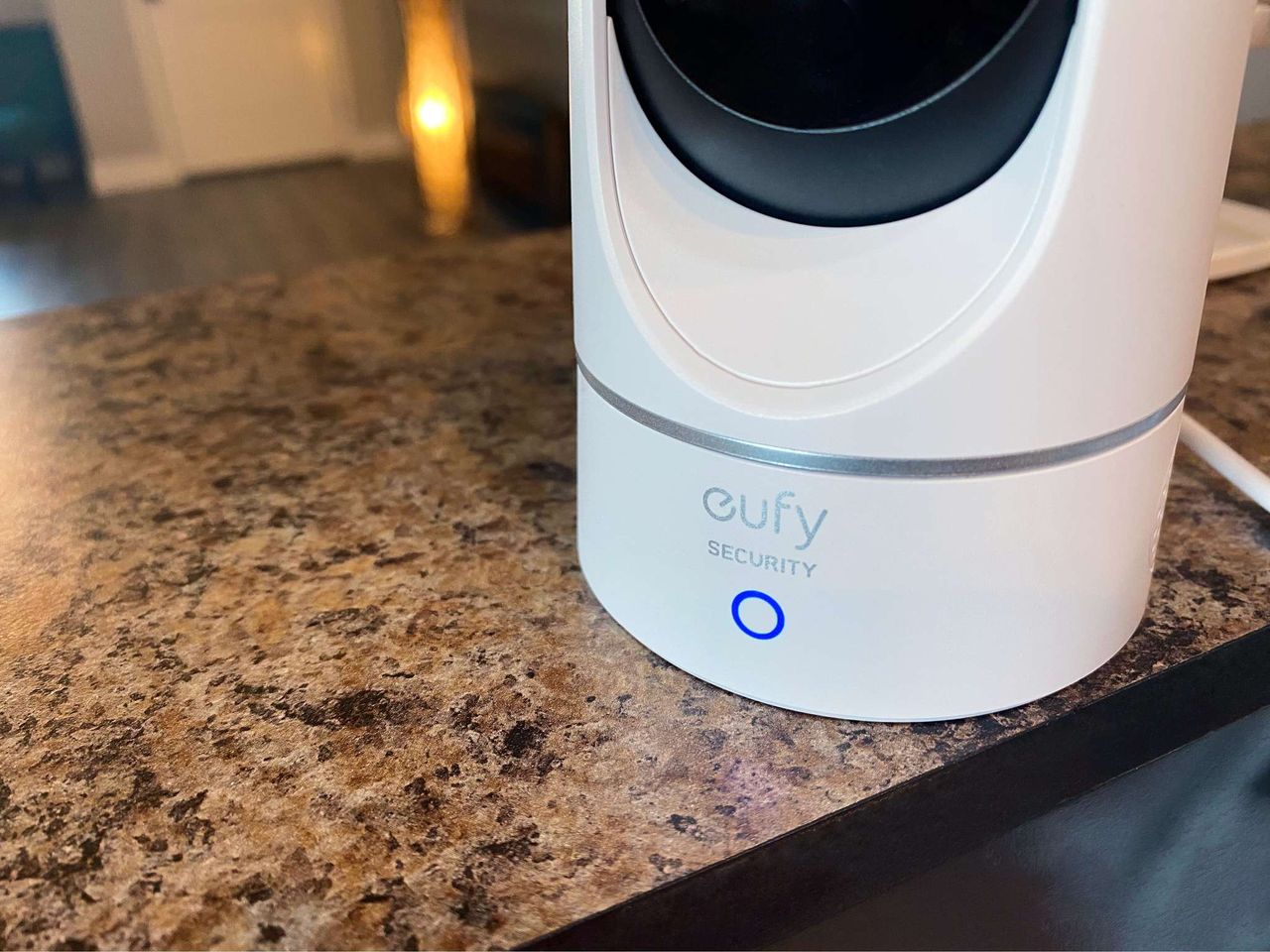 Eufy Indoor Cam Pan 2k LED Light