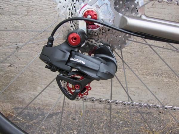 The rear derailleur gets the full KCNC treatment with red anodized aluminum pulleys and bolts.