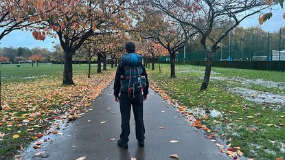 James Frew wearing the Sierra Designs Flex Capacitor in a park