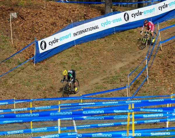 Mary McConneloug (Kenda-Seven-NoTubes) leading Crystal Anthony on lap one
