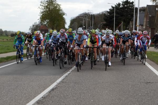The bunch on the road away from Apeldoorn