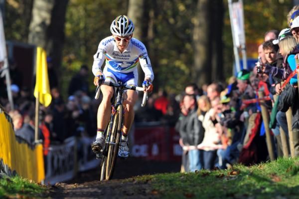 Reigning U23 world champion Lars van der Haar (Rabobank-Giant) alone in the lead.