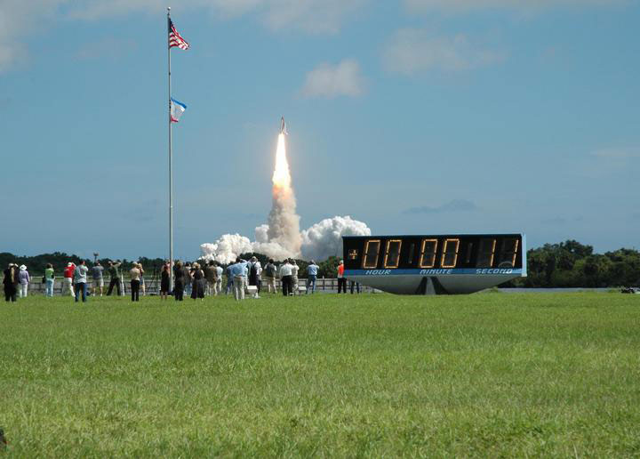 Liftoff! Space Shuttle Atlantis Launches on ISS Construction Mission