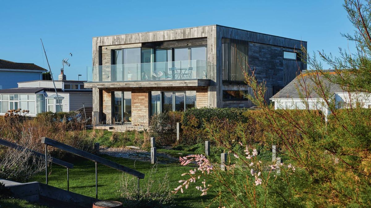 « Il n'a fallu qu'une semaine pour construire notre nouvelle maison » : entrez dans une auto-construction à faible consommation d'énergie en bord de mer