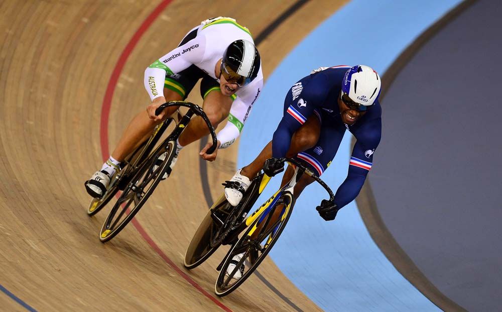 Matthew Glaetzer come around Gregory Bauge in the sprint quarter finals