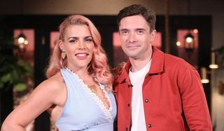 busy tonight busy philipps topher grace e!